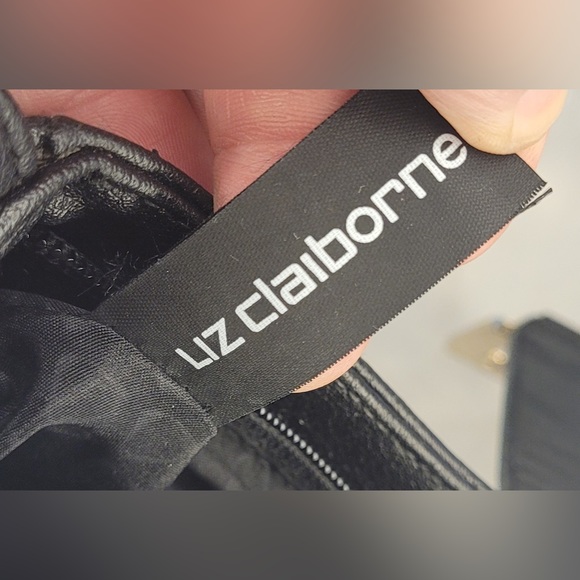 Liz Claiborne Shoulder Bag - Black - Stylish and Functional -EUC with Small Flaw - Picture 7 of 15